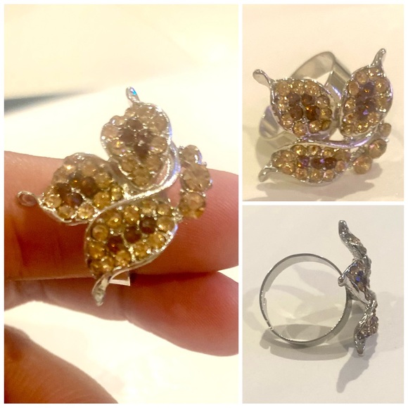 Beautiful rings that sparkle - Picture 2 of 5